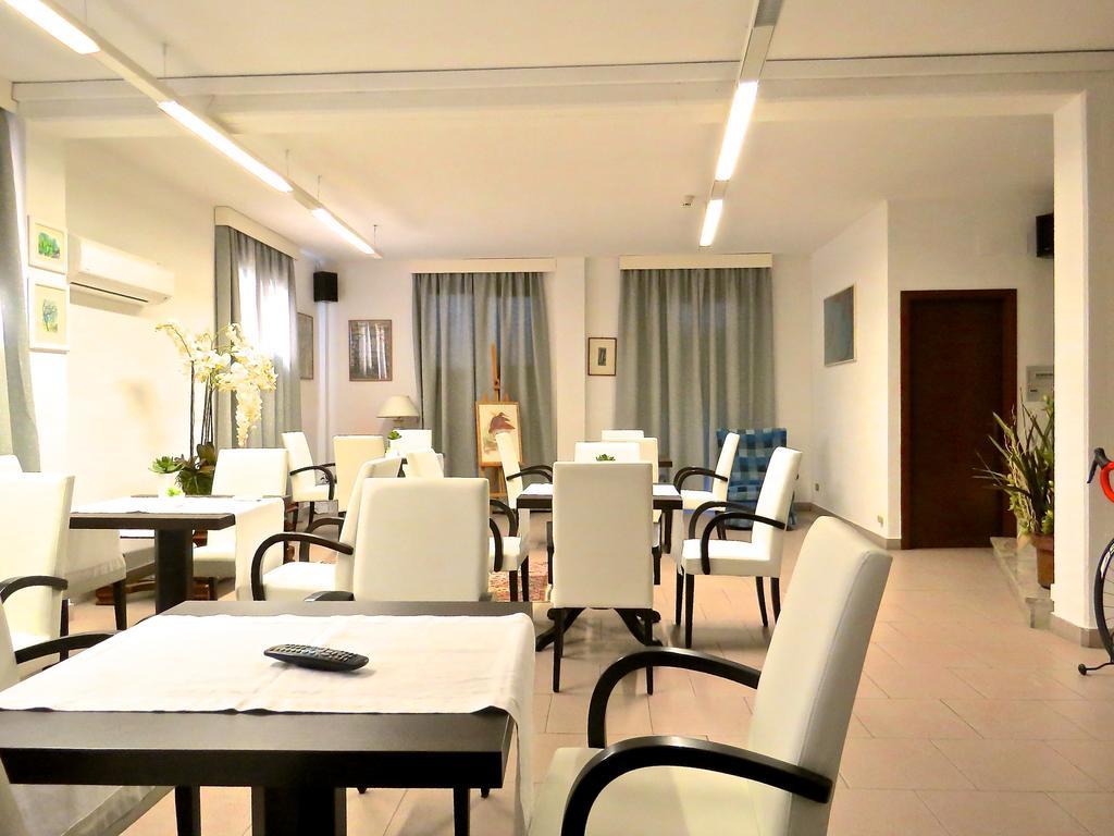 Hotel Rosmarina Marina di Grosseto Exterior foto